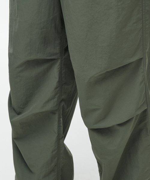 MUSINSA STANDARD（ムシンサスタンダード）の「ナイロンパラシュートパンツ [カーキ]（その他パンツ・メンズ・その他・40/38/42/36/34/32/30/26/28）」の6枚目の写真