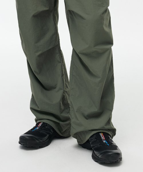 MUSINSA STANDARD（ムシンサスタンダード）の「ナイロンパラシュートパンツ [カーキ]（その他パンツ・メンズ・その他・40/38/42/36/34/32/30/26/28）」の10枚目の写真