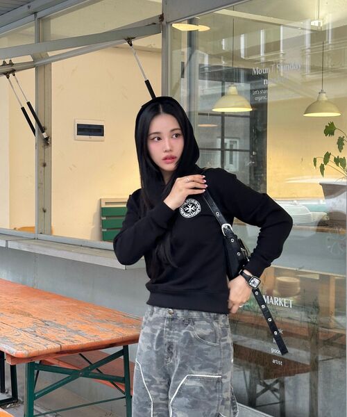 PUNCH DRUNK PARTIES（パンチドランクパーティーズ）の「Circle Logo Slim Hoodie (BLACK)（パーカー・レディース・その他・1/2）」の10枚目の写真