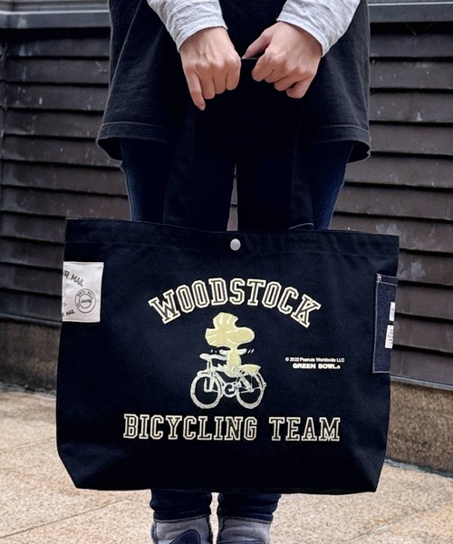 SNOOPY×OLD BETTY'S（スヌーピーカケルオールドベティーズ）の「スヌーピー【SNOOPY】Heavy Canvas Tote Bag (WOODSTOCK)（ショルダーバッグ・レディース・ネイビー/キャメル/ブラック・FREE）」の2枚目の写真
