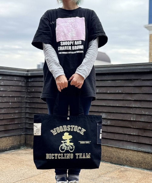 SNOOPY×OLD BETTY'S（スヌーピーカケルオールドベティーズ）の「スヌーピー【SNOOPY】Heavy Canvas Tote Bag (WOODSTOCK)（ショルダーバッグ・レディース・ネイビー/キャメル/ブラック・FREE）」の4枚目の写真