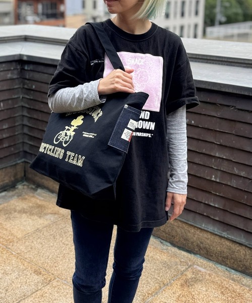 SNOOPY×OLD BETTY'S（スヌーピーカケルオールドベティーズ）の「スヌーピー【SNOOPY】Heavy Canvas Tote Bag (WOODSTOCK)（ショルダーバッグ・レディース・ネイビー/キャメル/ブラック・FREE）」の5枚目の写真