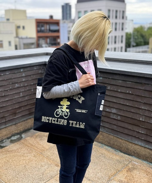 SNOOPY×OLD BETTY'S（スヌーピーカケルオールドベティーズ）の「スヌーピー【SNOOPY】Heavy Canvas Tote Bag (WOODSTOCK)（ショルダーバッグ・レディース・ネイビー/キャメル/ブラック・FREE）」の6枚目の写真