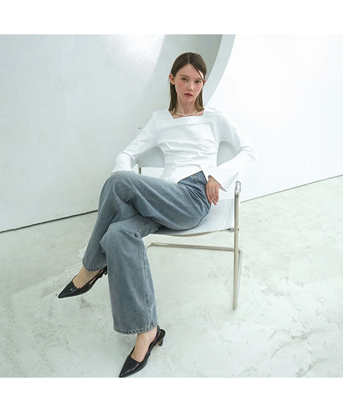 Vivacious（ビバシャス）の「Elegant Side Tuck T-shirt - 3COL（Tシャツ/カットソー・レディース・ホワイト/ブラック/スカイブルー・SMALL/MEDIUM）」の2枚目の写真