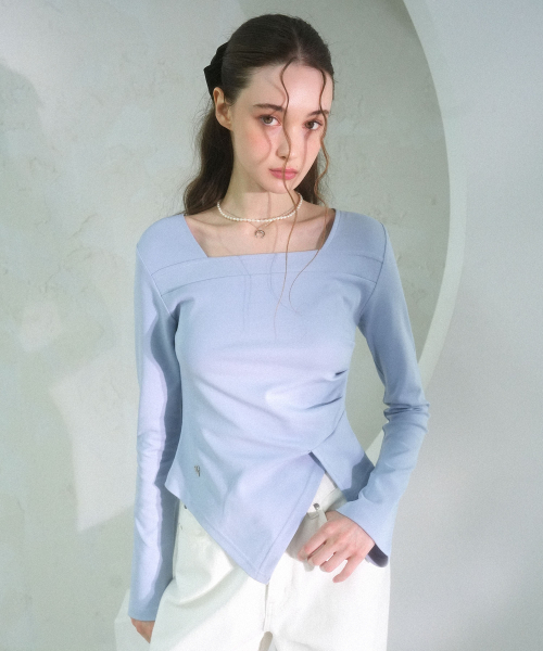Vivacious（ビバシャス）の「Elegant Side Tuck T-shirt - 3COL（Tシャツ/カットソー・レディース・ホワイト/ブラック/スカイブルー・SMALL/MEDIUM）」の4枚目の写真