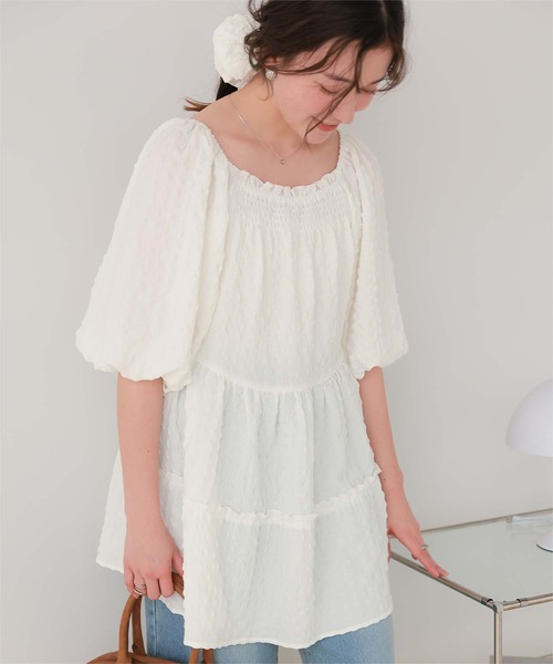 titivate(ティティベイト)の「スクエアネックチュニックトップス/シュシュセット(シャツ/ブラウス・レディース・ライトブルー/ブラック/オフホワイト・L/M/S)」の10枚目の写真