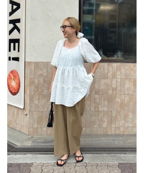 titivate(ティティベイト)の「スクエアネックチュニックトップス/シュシュセット(シャツ/ブラウス・レディース・ライトブルー/ブラック/オフホワイト・L/M/S)」の4枚目の写真