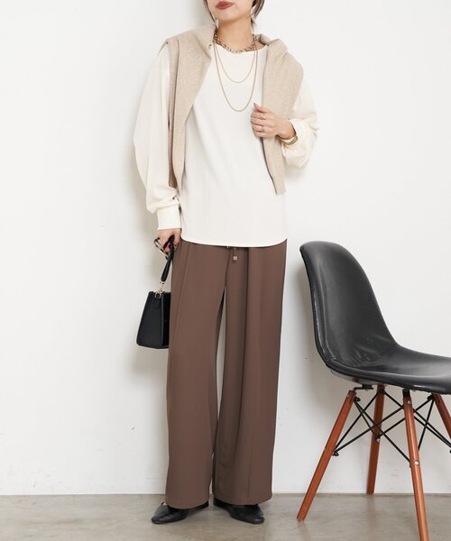 Jena espace merveilleux（ジェナ　エスパスメルヴェイユ）の「【ヒップも隠れる/WEB限定】シルケットブラウス（Tシャツ/カットソー・レディース・オフホワイト/ブラック・FREE）」の4枚目の写真