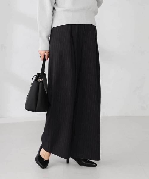a.v.v(アーヴェヴェ)の「ストライプタックワイドパンツ(その他パンツ・レディース・ブラウン・38/40)」の4枚目の写真