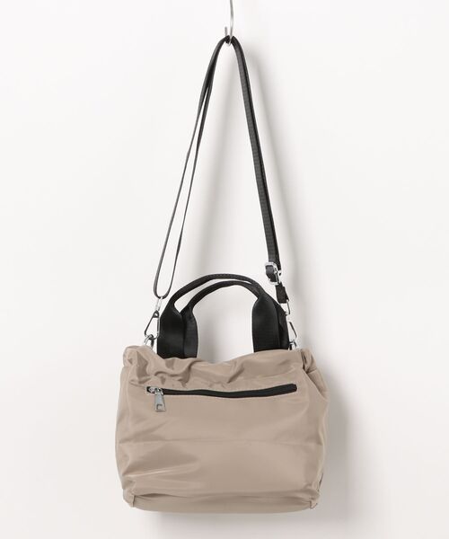 florist（フローリスト）の「【2WAY・多ポケット】ドロストナイロンハンドバッグ/ショルダーバッグ（ショルダーバッグ・レディース・グレイッシュベージュ/ブラック/グレー・FREE）」の4枚目の写真