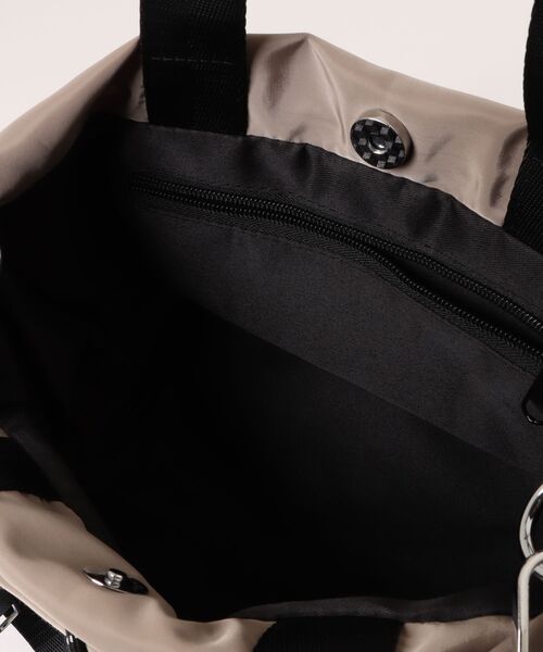 florist（フローリスト）の「【2WAY・多ポケット】ドロストナイロンハンドバッグ/ショルダーバッグ（ショルダーバッグ・レディース・グレイッシュベージュ/ブラック/グレー・FREE）」の6枚目の写真