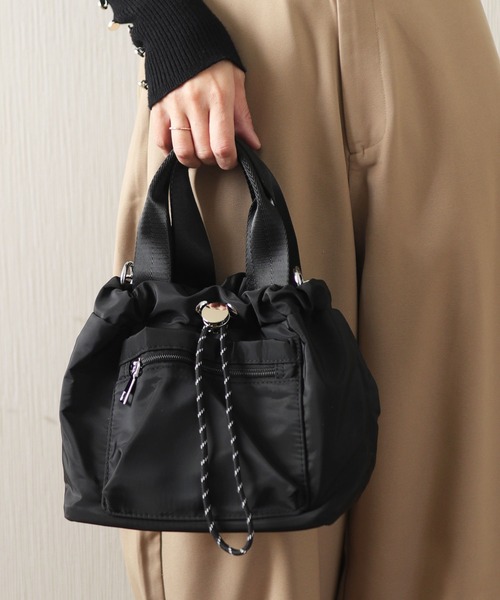 florist（フローリスト）の「【2WAY・多ポケット】ドロストナイロンハンドバッグ/ショルダーバッグ（ショルダーバッグ・レディース・グレイッシュベージュ/ブラック/グレー・FREE）」の2枚目の写真