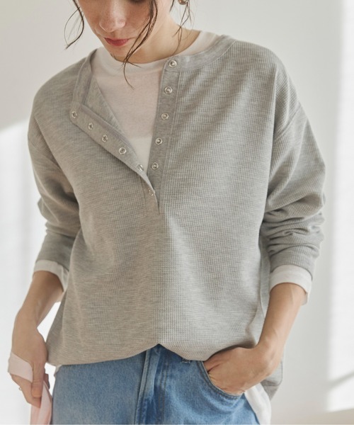 ANGIE（アンジー）の「ワッフル ヘンリーネック プルオーバー ロンT（Tシャツ/カットソー・レディース・杢グレー/アイボリー/チャコール/ネイビー/ホワイト系その他/ピンク・FREE）」の4枚目の写真