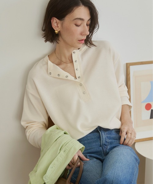 ANGIE（アンジー）の「ワッフル ヘンリーネック プルオーバー ロンT（Tシャツ/カットソー・レディース・杢グレー/アイボリー/チャコール/ネイビー/ホワイト系その他/ピンク・FREE）」の2枚目の写真