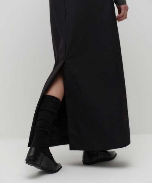 MUSINSA STANDARD WOMAN（ムシンサスタンダードウーマン）の「ウィメンズパディッドマキシスカート[ブラック]（スカート・レディース・その他・M/L/S）」の6枚目の写真