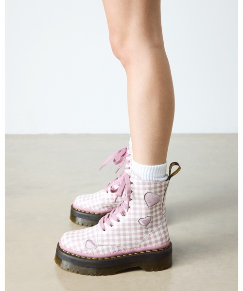 Dr. Martens(ドクターマーチン)の「Dr. Martens/ドクターマーチン JADON ハート 8 ホール ブーツ 42906100(ブーツ・レディース・ピンク・UK6/UK5/UK4/UK3)」の3枚目の写真