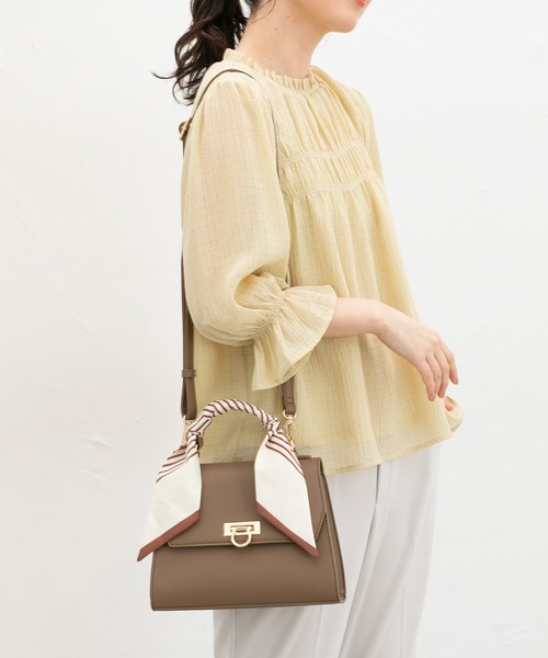 Honeys(ハニーズ)の「スカーフ付フラップバッグ(ハンドバッグ・レディース・アイボリー/ブラック/ブラウン・FREE)」の8枚目の写真