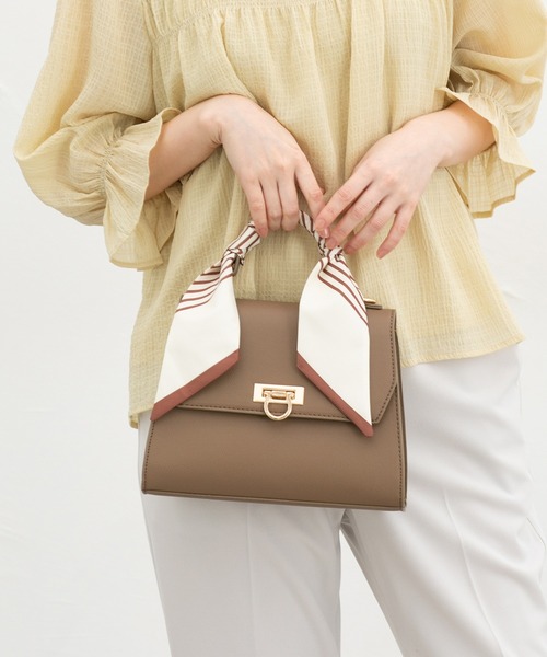 Honeys(ハニーズ)の「スカーフ付フラップバッグ(ハンドバッグ・レディース・アイボリー/ブラック/ブラウン・FREE)」の9枚目の写真