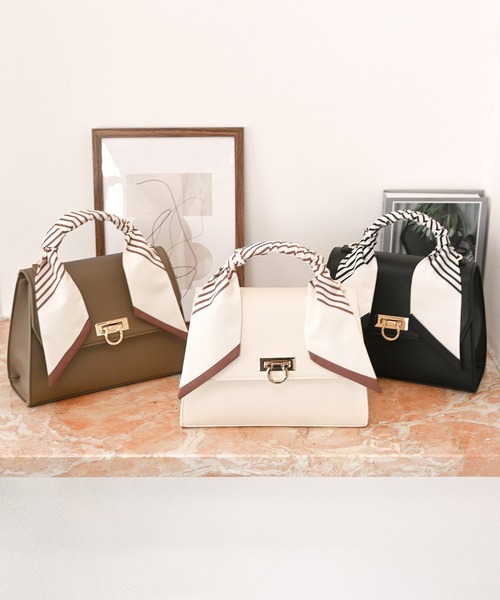 Honeys(ハニーズ)の「スカーフ付フラップバッグ(ハンドバッグ・レディース・アイボリー/ブラック/ブラウン・FREE)」の21枚目の写真