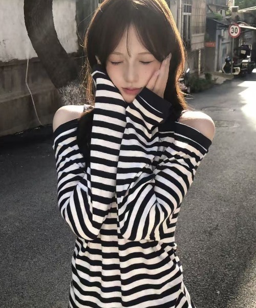DIAVEL(ディアベル)の「【26春夏新作】ボーダー柄 オフショルダートップス(Tシャツ/カットソー・レディース・ネイビー・M)」の12枚目の写真