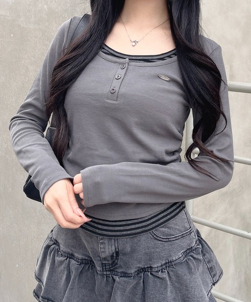 INGNI（イング）の「胸プレート付レイヤード風トップス（Tシャツ/カットソー・レディース・ブラック/チャコールグレー・M）」の11枚目の写真