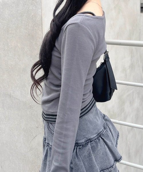 INGNI（イング）の「胸プレート付レイヤード風トップス（Tシャツ/カットソー・レディース・ブラック/チャコールグレー・M）」の13枚目の写真