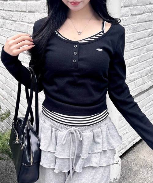 INGNI（イング）の「胸プレート付レイヤード風トップス（Tシャツ/カットソー・レディース・ブラック/チャコールグレー・M）」の5枚目の写真