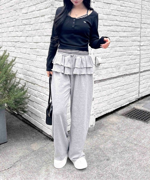 INGNI（イング）の「胸プレート付レイヤード風トップス（Tシャツ/カットソー・レディース・ブラック/チャコールグレー・M）」の9枚目の写真