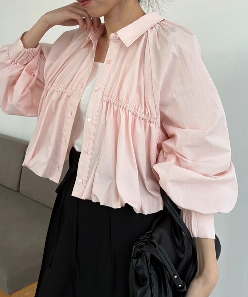 CAPRICIEUX LE'MAGE（カプリシューレマージュ）の「バルーンクロップシャツ（シャツ/ブラウス・レディース・ブルー/ホワイト/ピンク/チャコールグレー・FREE）」の4枚目の写真