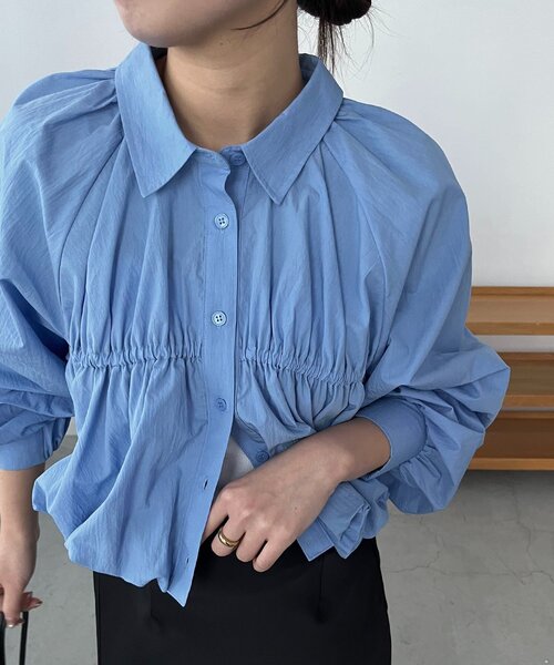 CAPRICIEUX LE'MAGE（カプリシューレマージュ）の「バルーンクロップシャツ（シャツ/ブラウス・レディース・ブルー/ホワイト/ピンク/チャコールグレー・FREE）」の3枚目の写真