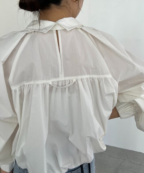 CAPRICIEUX LE'MAGE（カプリシューレマージュ）の「バルーンクロップシャツ（シャツ/ブラウス・レディース・ブルー/ホワイト/ピンク/チャコールグレー・FREE）」の11枚目の写真