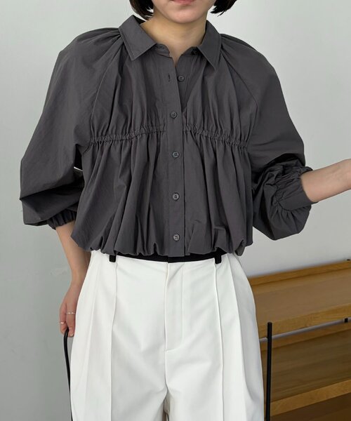 CAPRICIEUX LE'MAGE（カプリシューレマージュ）の「バルーンクロップシャツ（シャツ/ブラウス・レディース・ブルー/ホワイト/ピンク/チャコールグレー・FREE）」の19枚目の写真