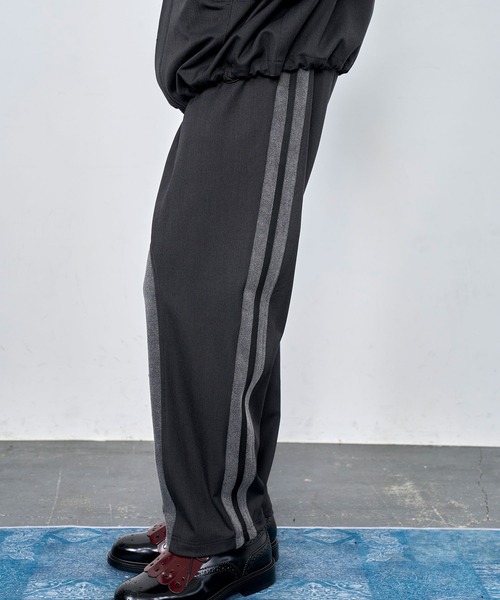 Nora Lily（ノラリリー）の「【Nora Lily】Denim Combo Track Line Loose Pants（その他パンツ・メンズ・グレー/ブラック・FREE）」の4枚目の写真