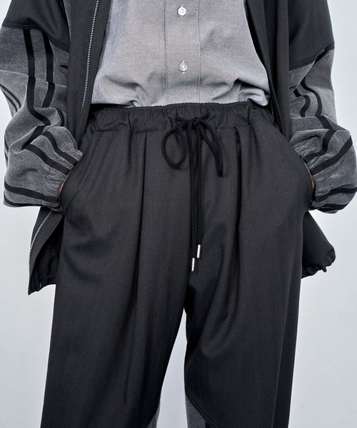 Nora Lily（ノラリリー）の「【Nora Lily】Denim Combo Track Line Loose Pants（その他パンツ・メンズ・グレー/ブラック・FREE）」の5枚目の写真