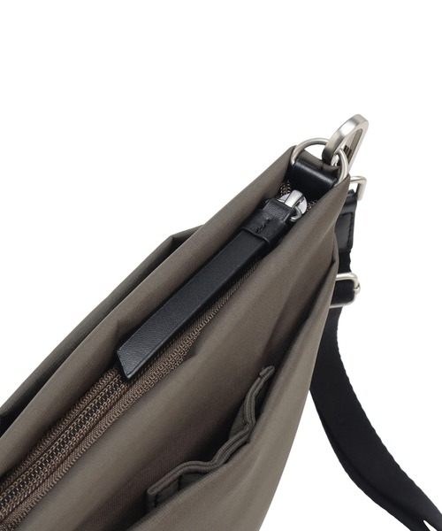 Kanana project(カナナプロジェクト)の「ショルダーバッグ サリール2 3L スマホショルダー 35956(ショルダーバッグ・レディース・モーブ系/ブラック/ライトグレー/カーキブラウン/ネイビー・FREE)」の19枚目の写真