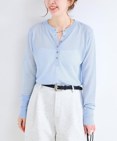 Simplicite（サンプリシテ）の「《追加2》手洗い可 / シアーニットヘンリープルオーバー（ニット/セーター・レディース・ベージュ/サックスブルー/ブラウン系その他/ブラック・FREE）」の4枚目の写真