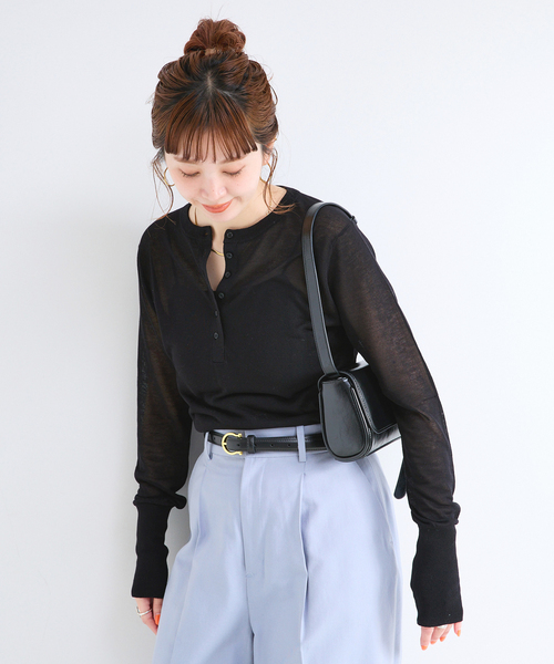 Simplicite（サンプリシテ）の「《追加2》手洗い可 / シアーニットヘンリープルオーバー（ニット/セーター・レディース・ベージュ/サックスブルー/ブラウン系その他/ブラック・FREE）」の8枚目の写真