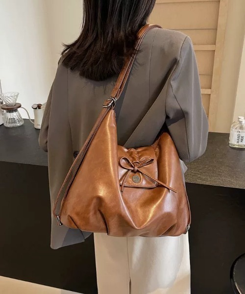 ｔｏｌｅｎｅ（トレネ）の「2way 合成皮革 リボンモチーフ ショルダーバッグ リュック（ショルダーバッグ・レディース・ブラック/ブラウン・FREE）」の3枚目の写真