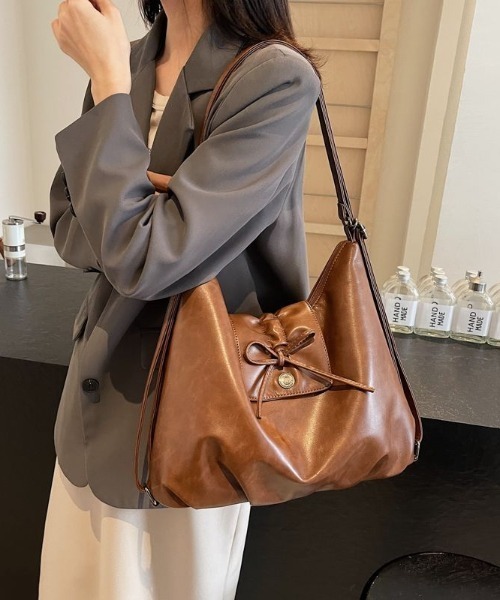 ｔｏｌｅｎｅ（トレネ）の「2way 合成皮革 リボンモチーフ ショルダーバッグ リュック（ショルダーバッグ・レディース・ブラック/ブラウン・FREE）」の4枚目の写真