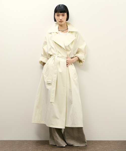 ADAM ET ROPE'(アダムエロペ)の「リラックスライトトレンチ(トレンチコート・レディース・ベージュ/オフホワイト・38/36)」の1枚目の写真