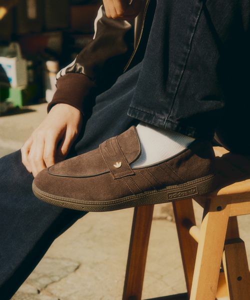 adidas（アディダス）の「ハンドボール スペツィアル ローファー / HANDBALL SPEZIAL LOAFER / アディダスオリジナルス adidas Originals ローファースニーカー（スニーカー・レディース・ブラウン/レッド・23.0cm/23.5cm/24.0cm/24.5cm/25.0cm/25.5cm/26.0cm/26.5cm/27.0cm/27.5cm/28.0cm/28.5cm/22.0cm/22.5cm/29.0cm/29.5cm/30.0cm）」の21枚目の写真