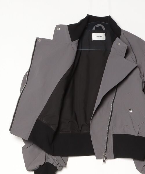 TORNADO MART（トルネードマート）の「ＴOＲＵＮＥ∴ギャザリングブルゾン（ブルゾン・レディース・ブラック/グレー・S/M/L）」の4枚目の写真