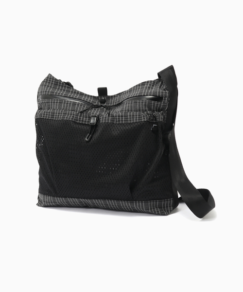 WISM(ウィズム)の「CAYL / ケイル CHK CROSS BAG(ショルダーバッグ・メンズ・ブラック・FREE)」の1枚目の写真