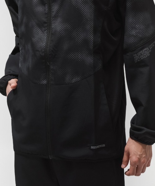 ASICS（アシックス）の「アシックス ASICS ACTIMOTIONクールグラフィッククロスフーディー（ナイロンジャケット・メンズ・ブラック/ダークブルー・M/L/LL）」の6枚目の写真