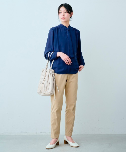 IEDIT（イディット）の「ＩＥＤＩＴ　インナーカットソー付きシックなボウタイブラウス（シャツ/ブラウス・レディース・ライトブルー/ネイビー/ホワイト・4L/3L/LL/L/M/S）」の14枚目の写真