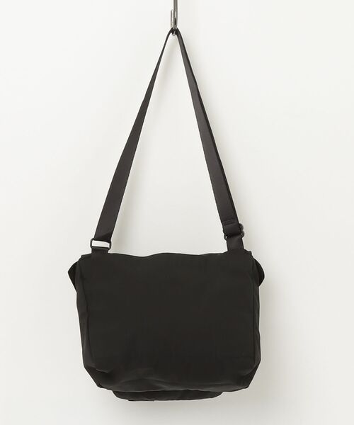 THE NORTH FACE PURPLE LABEL（ザ ノースフェイス パープルレーベル）の「【THE NORTH FACE Purple Label】Mountain Wind Shoulder Bag（ショルダーバッグ・メンズ・ブラック・FREE）」の4枚目の写真