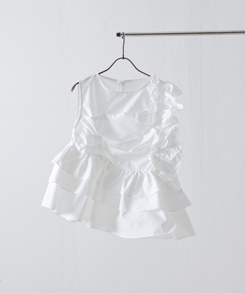 en CAnAF(エンカナフ)の「【一枚で華やかさが完成する】フリルギャザーティアードブラウス(シャツ/ブラウス・レディース・オフホワイト/ブラック/ブルー・フリー)」の14枚目の写真