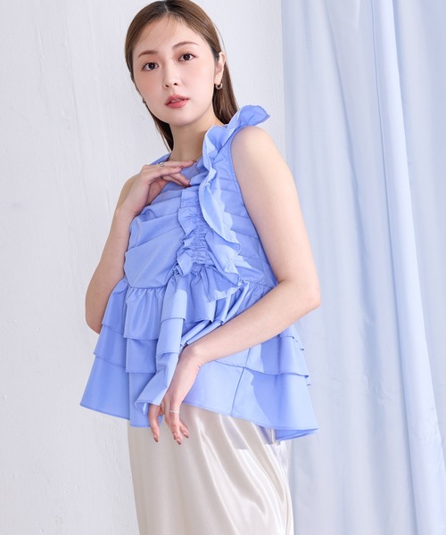 en CAnAF(エンカナフ)の「【一枚で華やかさが完成する】フリルギャザーティアードブラウス(シャツ/ブラウス・レディース・オフホワイト/ブラック/ブルー・フリー)」の21枚目の写真