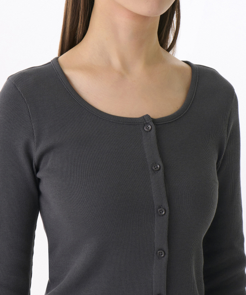 MUSINSA STANDARD WOMAN（ムシンサスタンダードウーマン）の「ウィメンズリブスリムスコップネックジャージカーディガン[ダークグレー]（カーディガン/ボレロ・レディース・その他・X-SMALL/SMALL/MEDIUM/LARGE）」の3枚目の写真