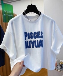 I.O.E（アイオイ）の「[韓国トレンド] ロゴプリントクロップドTシャツ（Tシャツ/カットソー）」